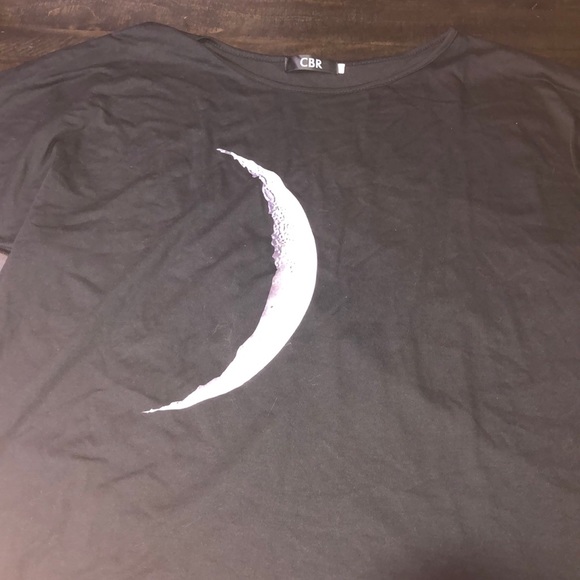 T shirt with a crescent moon - Picture 2 of 2